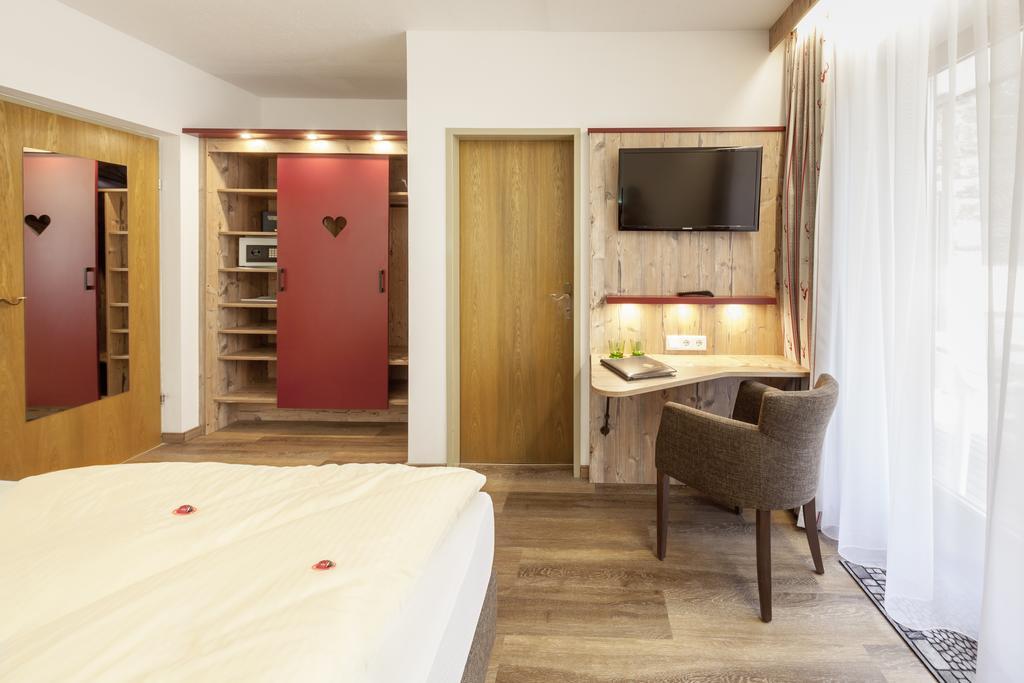 Raffl'S Hotel Лойташ Экстерьер фото